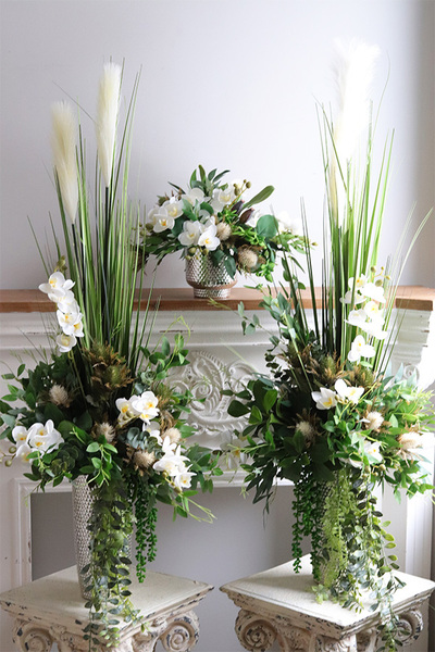 Dekoria Villano, kompozycja z orchideą w srebrnej donicy