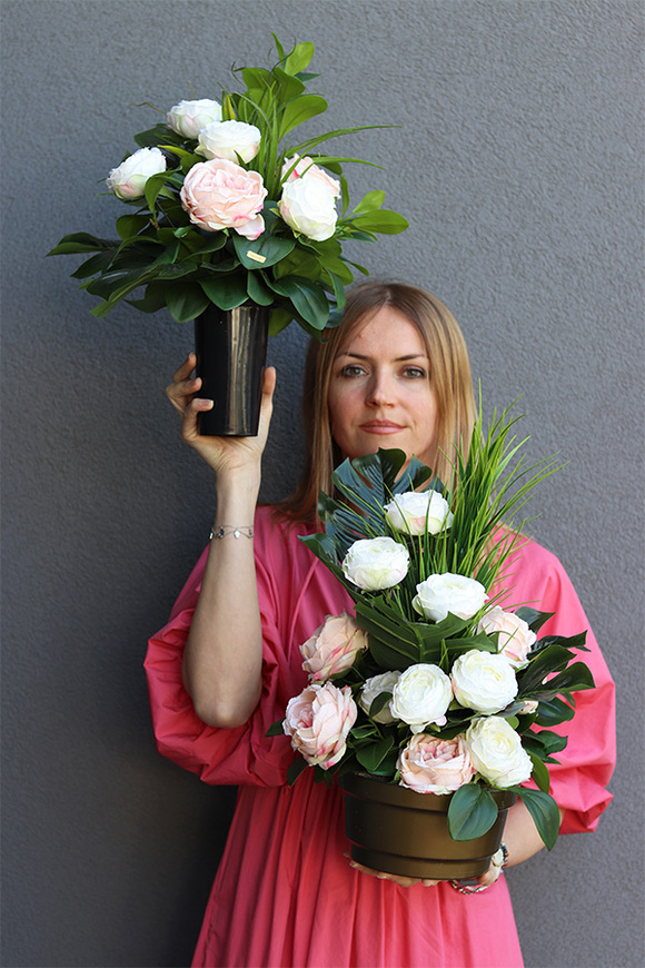 Róża Pustyni, kompozycja nagrobna w misie