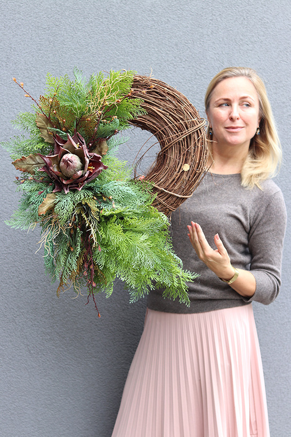 bogaty asymetryczny zielony wianek z karczochem, Naturaless B, wym.68x45cm