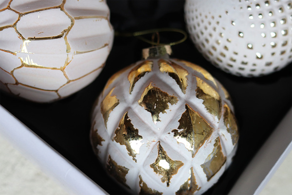 Golden Snow, błyszczące świąteczne bombki
