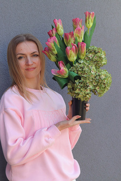 Tulipia, bukiet nagrobny we wkładzie, dł.53cm