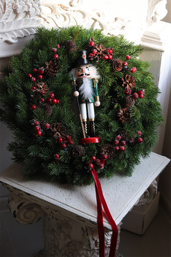 Dziadek do Orzechów Nature, świąteczny wianek na drzwi, śr.44cm