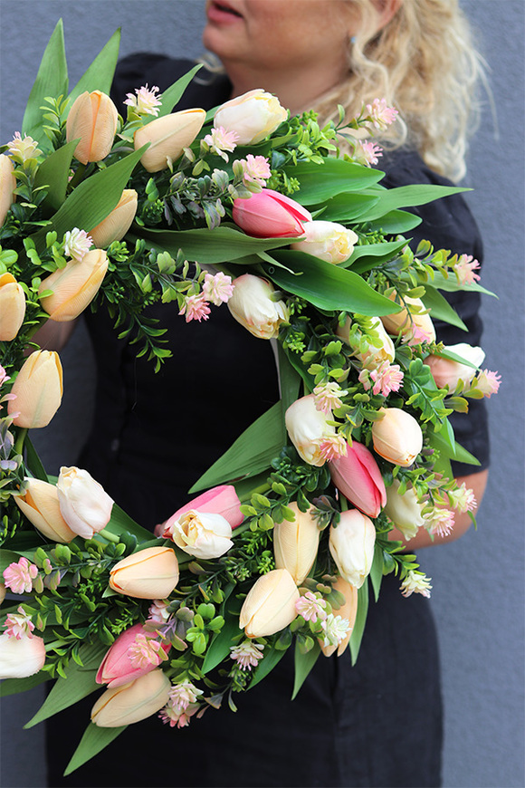 Witaj Wiosno Vrena, wianek z tulipanów