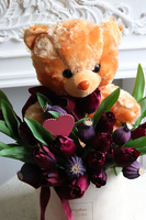Teddy for Love, walentynkowy flowerbox kwiatowy z misiem