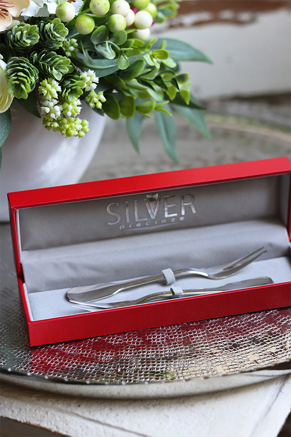 OD RĘKI posrebrzane widelczyki do zakąsek Poirot, komplet 2szt. w ozdobnym pudełku 