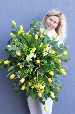 Żółta Energia, wiosenna wiązanka nagrobna z tulipanami, dł.90cm