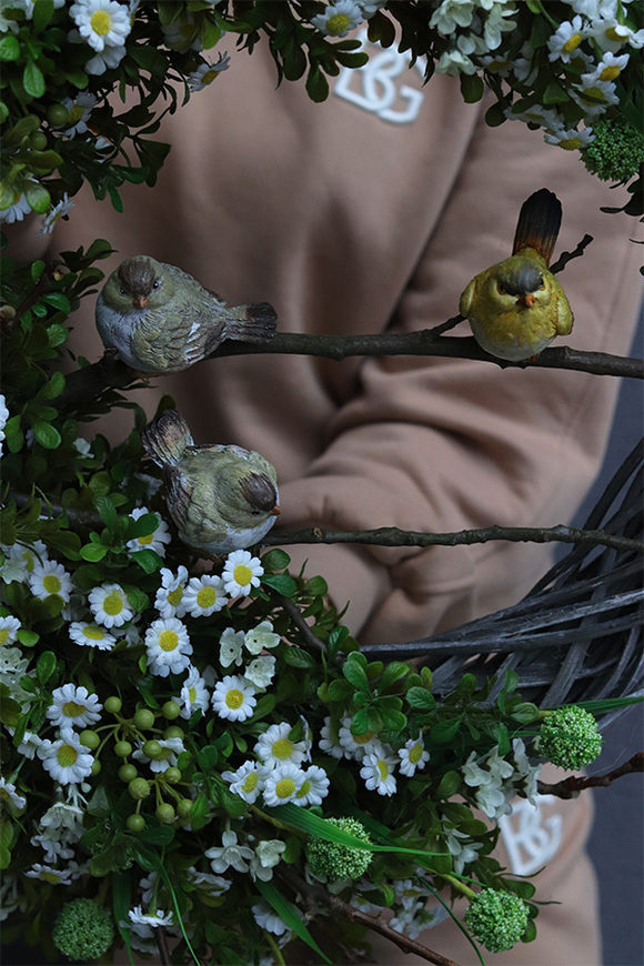 Ptaszki na gałęzi, wiosenny wianek dekoracyjny