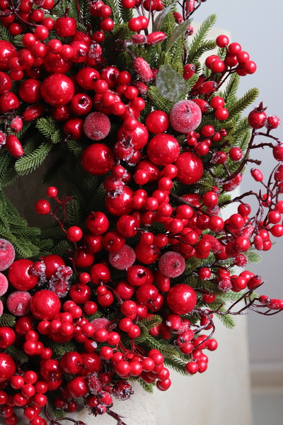 Winter Eve, czerwony świąteczny wianek dekoracyjny