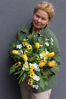 Amira Justi, komplet dekoracji nagrobnych