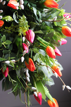 Czerwień Tulipanów, wiosenna wiązanka nagrobna, dł.75cm