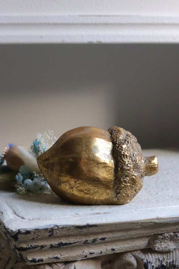 Żołądź Złoty, figurka dekoracyjna