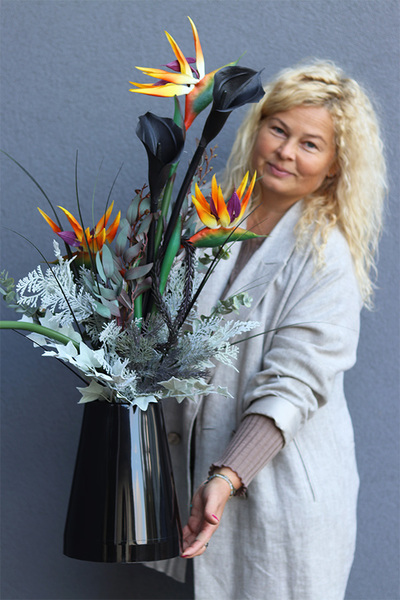 Black, bukiet nagrobny we wkładzie z kalią i strelicją, dł.85cm