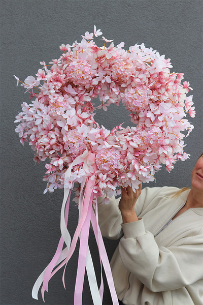 Pink Lady Eyre, asymetryczny wianek dekoracyjny