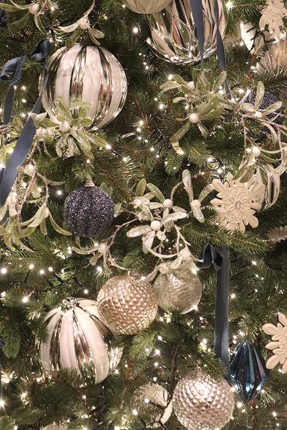 Midnight Time, choinka sztuczna dekoracyjna na stojaku