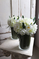 bukiet białych narcyzów i hortensji w szklanym wazonie, Relissa 2, wys.32cm