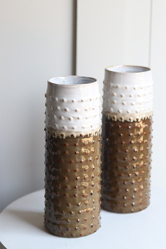 Terra Cava, ceramiczny wazon, biało-brązowy