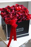 Czerwień Miłości, różany flowerbox na walentynki