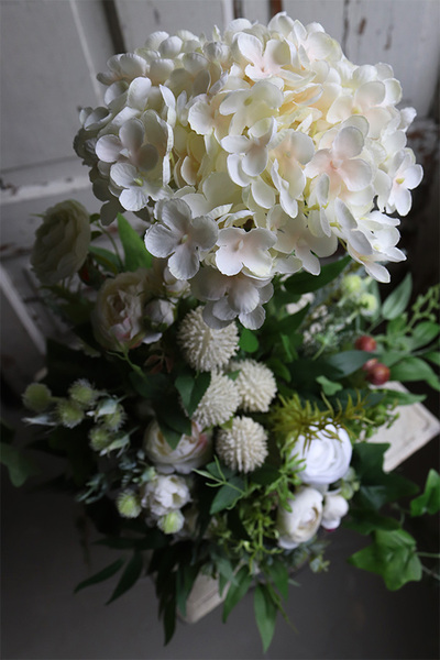 Hortelia, kompozycja kwiatowa w srebrnej donicy, wys.65cm