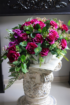 Dark Pink, kompozycja nagrobna w drewnianym naczyniu, wym.33x80cm