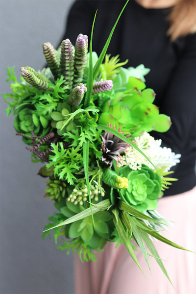 Freja, kompozycja sukulenty w białej donicy