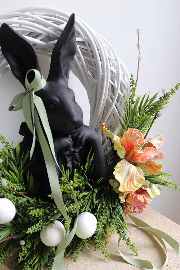 Black Easter, wiosenny wianek z zajączkiem