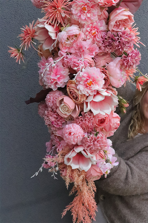 Morelita, różowa girlanda nagrobna