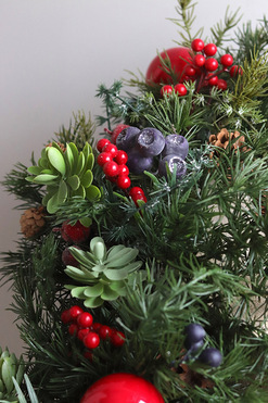 OD RĘKI Berry Xmas, girlanda świąteczna z bombkami, dł.130cm