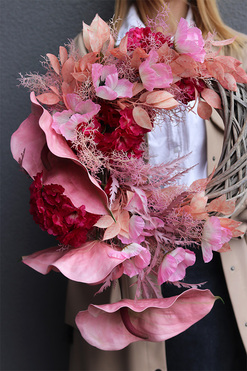 OD RĘKI Pink Design, wianek na drzwi z anturium, rozp.56cm