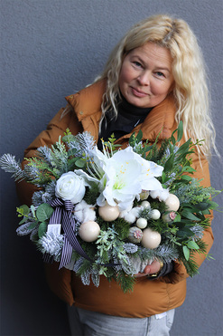 Biel Zimy, kompozycja nagrobna w skrzynce, wym.42x52cm 