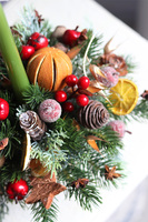 Kolory Świąt, świąteczny stroik ze świecą