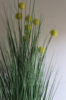 Romelia sztuczna trawa kwitnąca w donicy