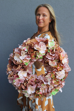 wianek na drzwi Beżowa Hortensja Nuova, śr.42cm 