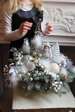 Kraina Mrozu, świąteczny stroik w srebrnej misie, wym.42x44cm