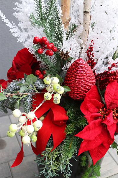 Black Grande Fiberglass, komozycja zimowa w czarnej donicy z fiberglass (połysk), wys.120cm