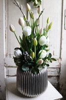 Helita, wiosenna kompozycja z gumowymi tulipanami, wys.70cm