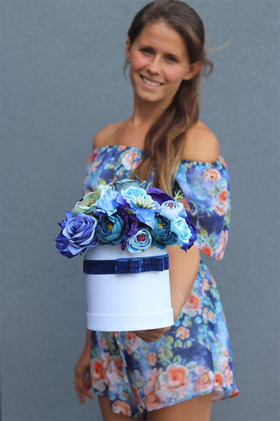 Bluestelle, niebieski flowerbox z aksamitką, wys.25cm