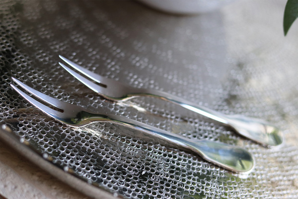 OD RĘKI posrebrzane widelczyki do zakąsek Poirot, komplet 2szt. w ozdobnym pudełku 