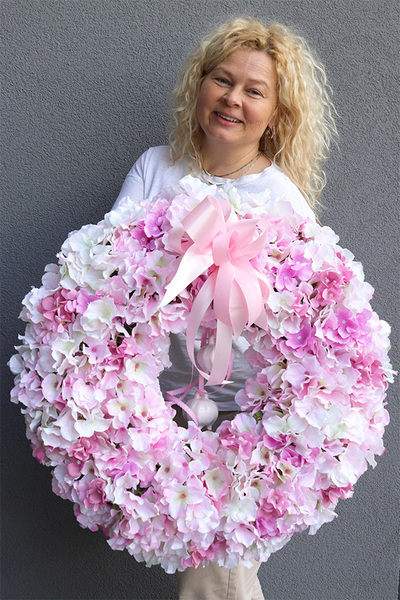 Hydrangea Pink, duży wianek na drzwi z dzwoneczkami