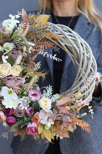 Carmello Homely, asymetryczny wianek dekoracyjny