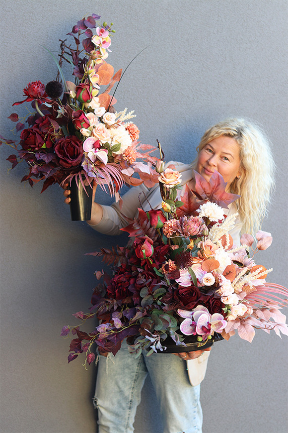 Lucile Benjamin, kompozycja nagrobna w naczyniu