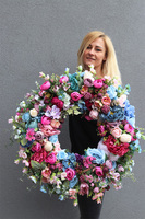 Caryca Nellia, duży kolorowy wianek