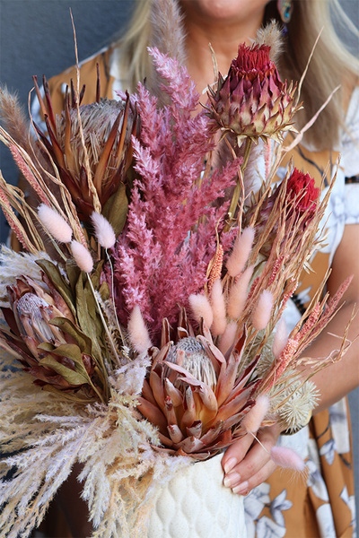 Boho Spring, kompozycja kwiatowa z suszem	