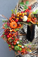 Biała Dynia, wianek z dyniami