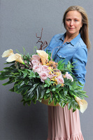 Bliskość Cappuccino Goldi 2, kompozycja nagrobna w naczyniu łódce