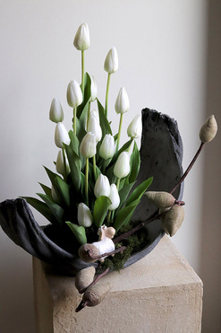 Sheperd Volcan, kompozycja nagrobna w misie, wym.49x46cm