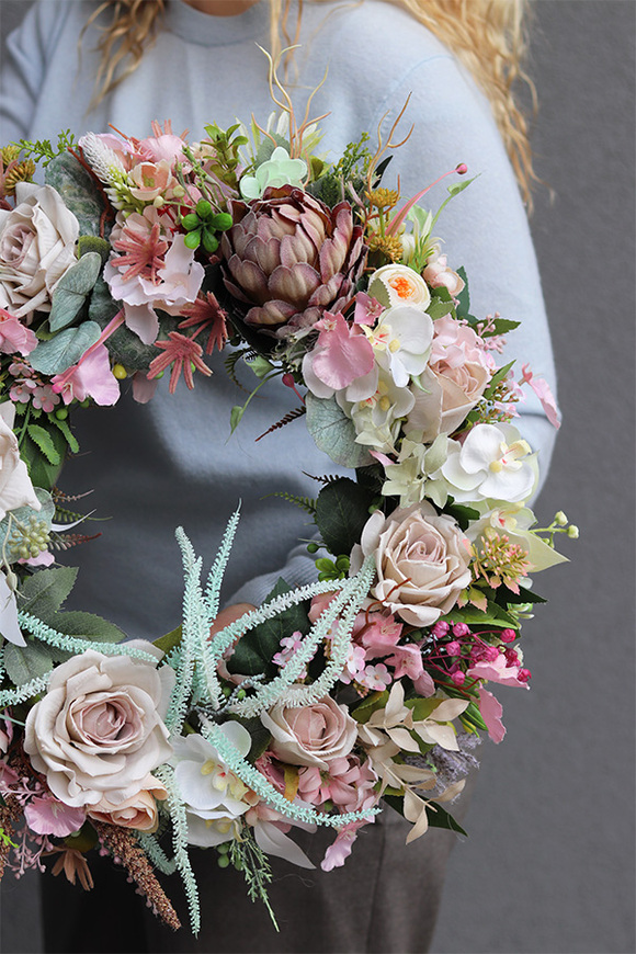 Izelia, wianek dekoracyjny na drzwi