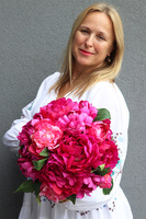 Figaro Piwonie Silver, kompozycja kwiatowa w lustrzanym wazonie