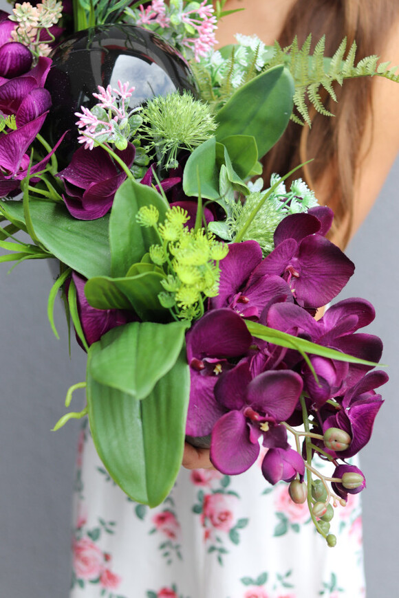 Dekoria Laos Purple in Black, kompozycja kwiatowa w plastikowym naczyniu