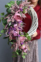 Liliowe, asymetryczny wianek do powieszenia