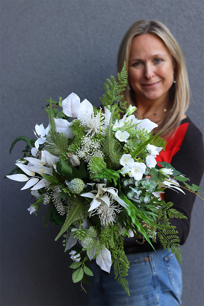 Green Line, granatowy flowerbox z białymi kwiatami